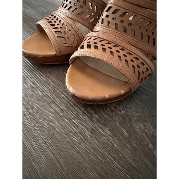 Adrienne Vittadini Tan Strappy Heels Size 8.5 - Picture 7 of 7